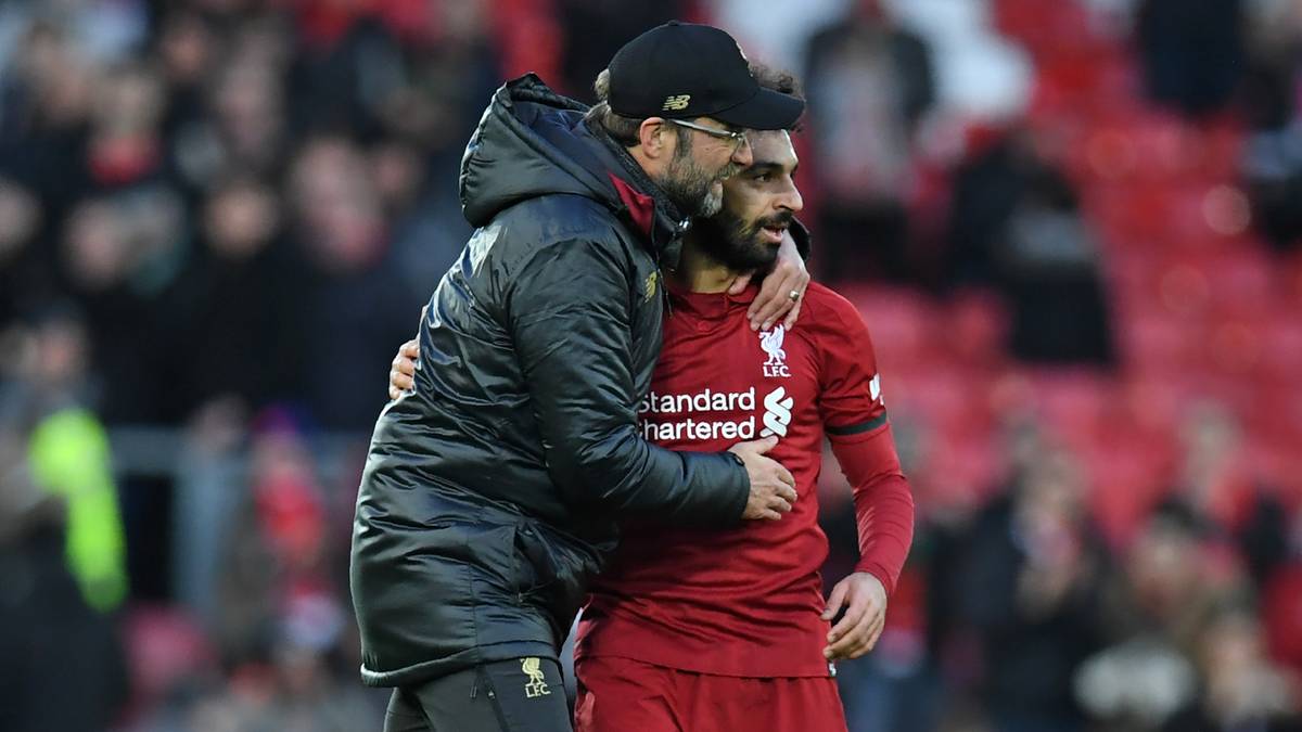 PLATZ 4 - FC LIVERPOOL: Nach einem kleinen Durchhänger mit zwei Remis nacheinander attestierte die englische Presse Jürgen Klopps Team schon das große Nervenflattern im Titelrennen, mit einem überzeugenden 3:0 gegen Bournemouth straften die Reds ihre Kritiker Lügen. Jetzt liegt der volle Fokus auf dem Kracher gegen die Bayern