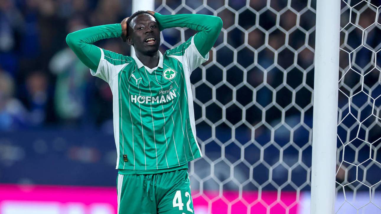 Unfassbar! Blitz-Platzverweis im Pokal