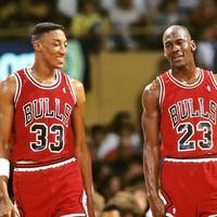 Michael Jordans einst kongenialer NBA-Partner Scottie Pippen ärgert sich noch immer über den Weggefährten - und geht nun zusammen mit zwei anderen Bulls-Legenden auf Tour, um seine Seite der Geschichte zu erzählen.