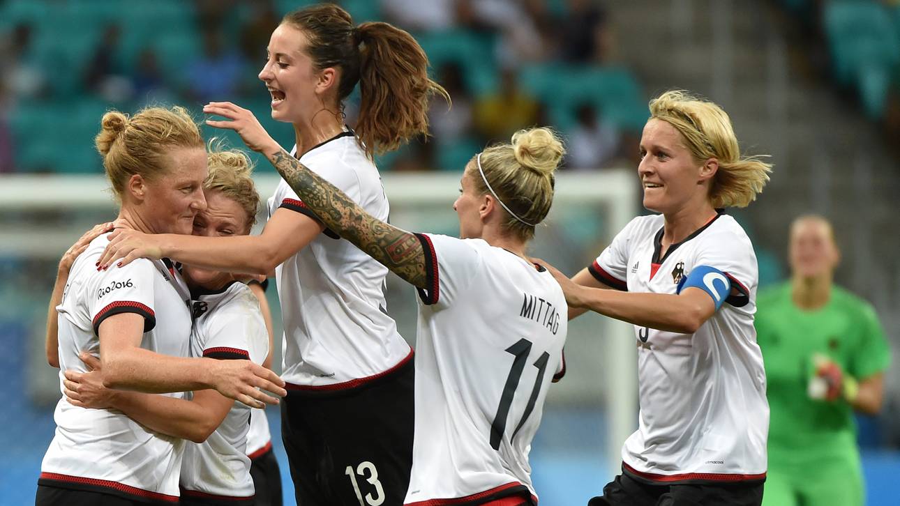 DFB-Frauen: Zittersieg in Überzahl