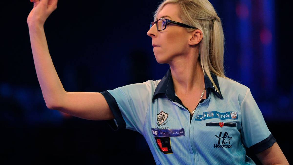 FALLON SHERROCK vs. Ted Evetts (17.12.): Die zweite Frau im 96 Teilnehmer umfassen Feld kommt aus England. Bei ihrer PDC-Premiere hat es die Finalistin der BDO-WM 2015 mit ihrem Landsmann Ted Evetts, Nummer 77 der PDC Order of Merit, zu tun