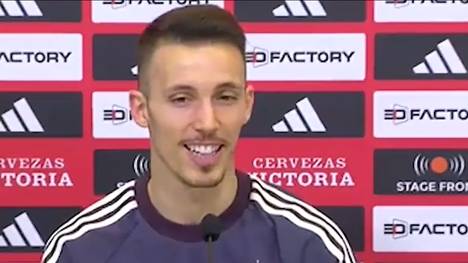 Alejandro Grimaldo wird von einigen europäischen Topklubs umworben. Bei welchem Verein seine Zukunft liegt, überlässt der Spanier höheren Mächten. 