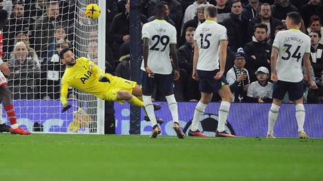 Torwart Hugo Lloris von Tottenham Hotspur leistete sich gegen den FC Arsenal einen folgenschweren Patzer