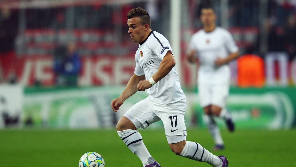 XHERDAN SHAQIRI (28 Jahre/ FC Liverpool): Der Schweizer verbrachte seine Jugend beim FC Basel. 2012 folgte der Wechsel zum FC Bayern, wo er gegen Franck Ribery und Arjen Robben meist das Nachsehen hatte. Nach einer Zwischenstation bei Inter Mailand ging es auf die Insel zu Stoke City. Nach dem Abstieg 2018 zog es Shaqiri zum FC Liverpool, wo er mit den Reds auf Anhieb die Champions League gewann. Für Shaqiri war es der zweite Triumph in der Königsklasse, nach dem Erfolg mit den Bayern 2013
