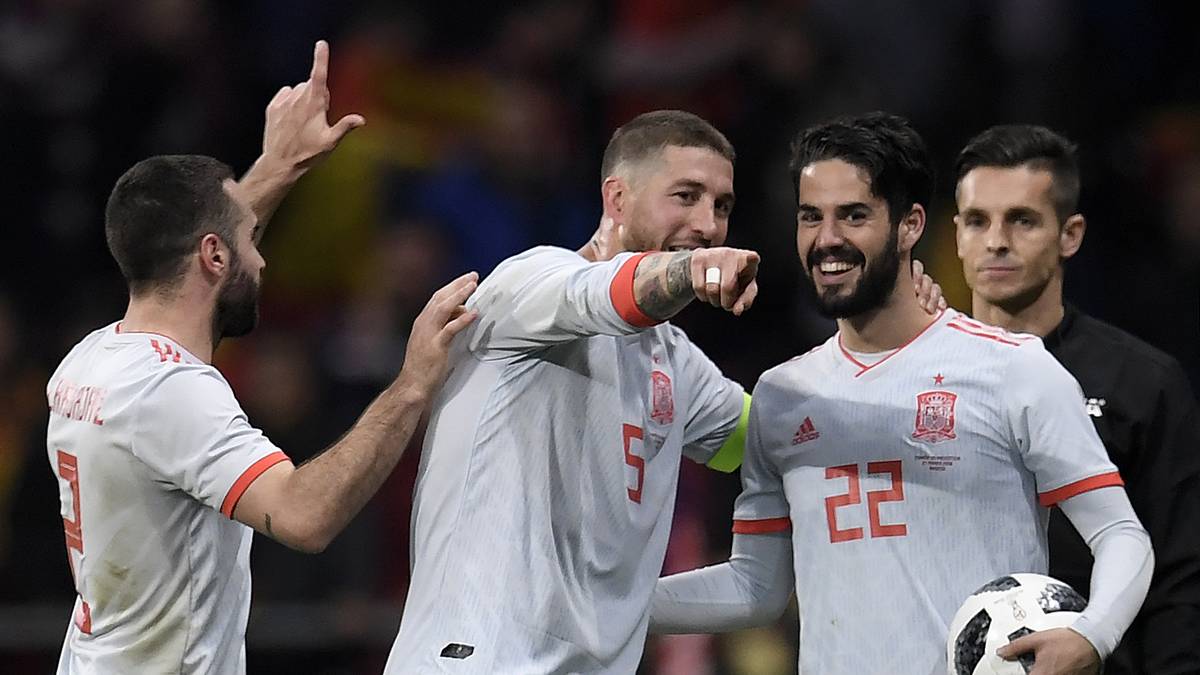PLATZ 1 - SPANIEN: Alt-Stars wie Andres Iniesta beweisen, dass sie immer noch - wie gegen Deutschland - den Unterschied ausmachen können. Nach dem starken Auftritt gegen das DFB-Team und der 6:1-Gala gegen Argentinien avanciert La Furia Roja zum absoluten Topfavoriten