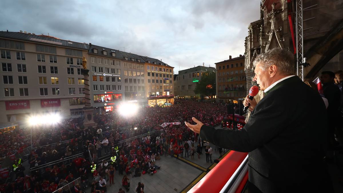 "Viele sagen, es ist langweilig. Ich bin der Meinung, gewinnen wird nie langweilig. Wenn wir zehnmal in Folge Meister werden, ist mir das auch recht", sagt Münchens Oberbürgermeister Dieter Reiter