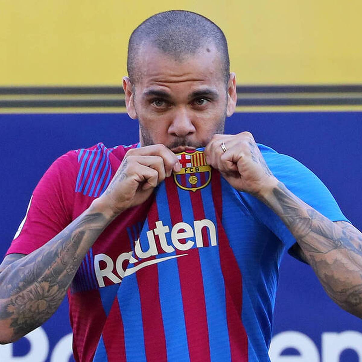 Fc Barcelona Dani Alves Bei Barca Nur Mit Mindestgehalt