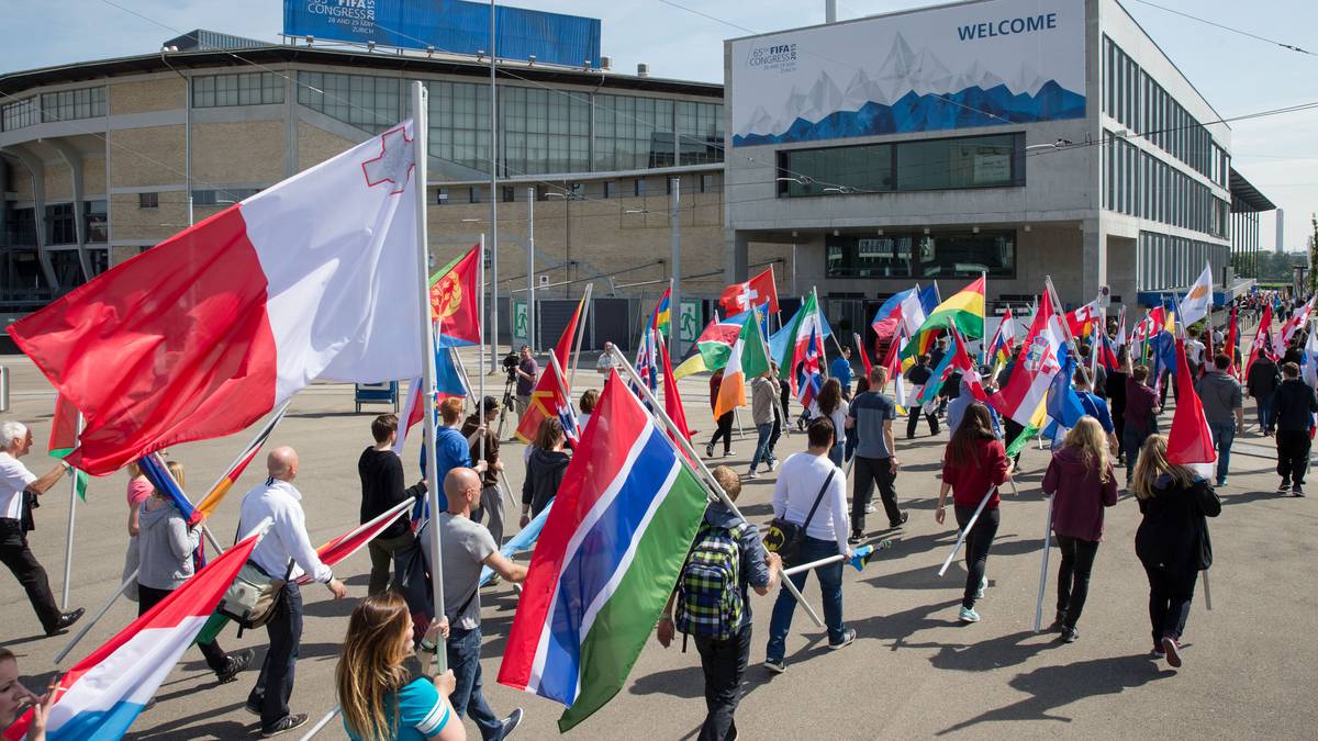 Die Vorbereitungen für die Eröffnung des FIFA-Kongresses im Züricher Hallenstadion laufen derweil ganz normal weiter