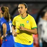 Brasilien muss gegen das DFB-Team auf ihren Superstar Marta verzichten. Diese fällt auch für das Duell mit England aus.