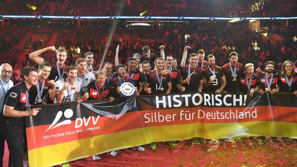 Die deutschen Volleyballer wollen bei der EM 2019, die in vier Ländern ausgetragen wird, wieder um die Medaillen mitspielen. 2017 holte das DVV-Team Silber. SPORT1 zeigt den deutschen Kader für die Europameisterschaft 2019