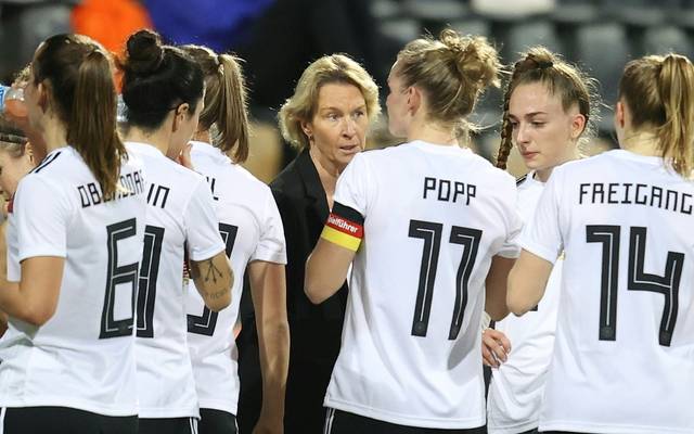 Frauen nackt dfb Nackt im