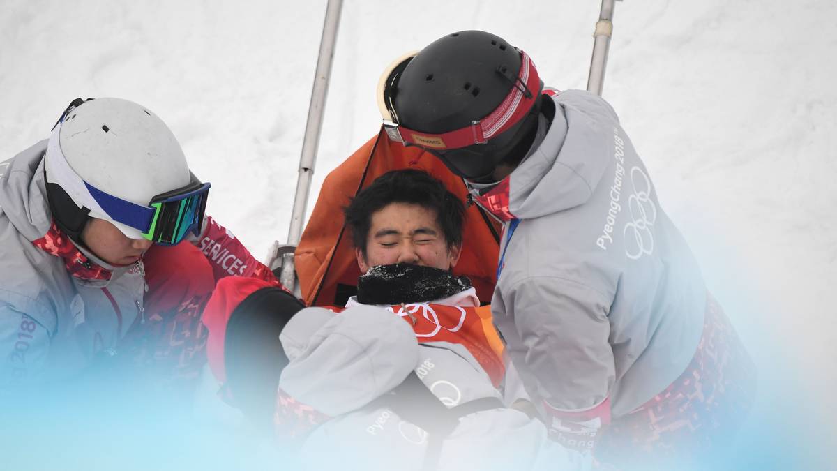 Totsuka musste mit einem Rettungsschlitten abtransportiert werden. Über die Schwere der Verletzungen wurde zunächst nichts bekannt