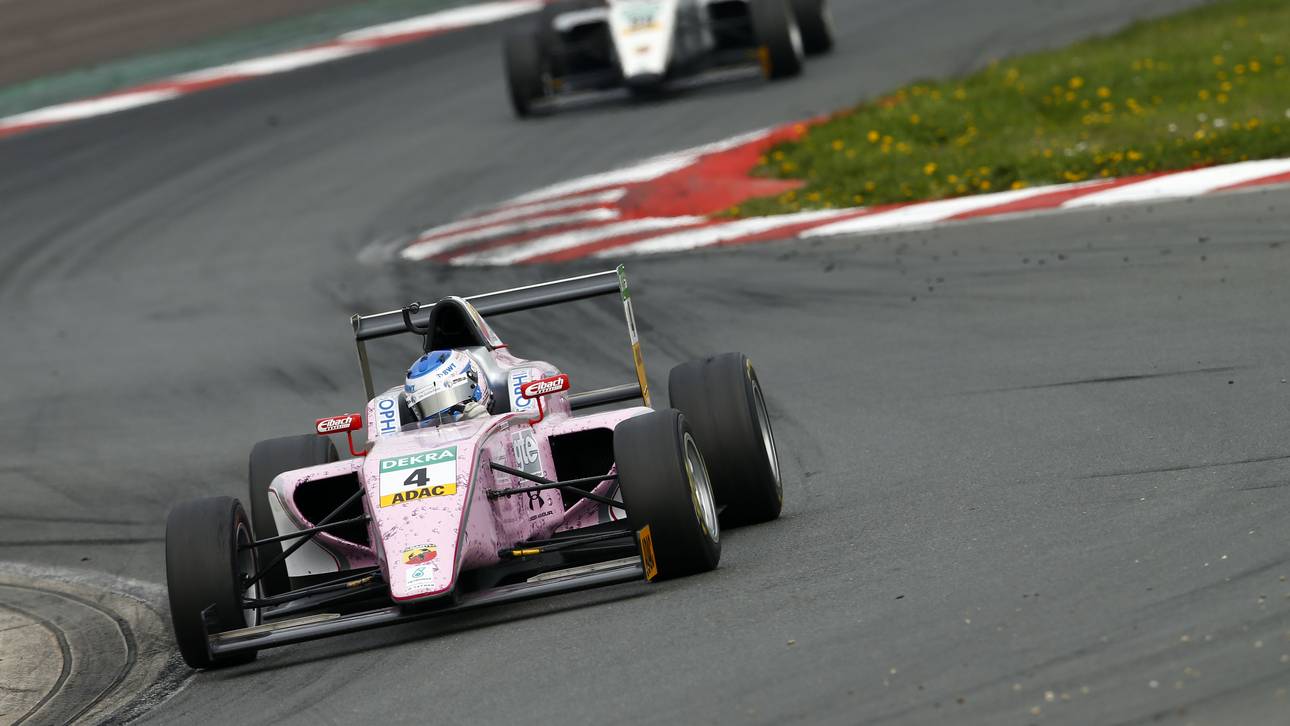 Formel 4: Flörsch mit Bestzeit