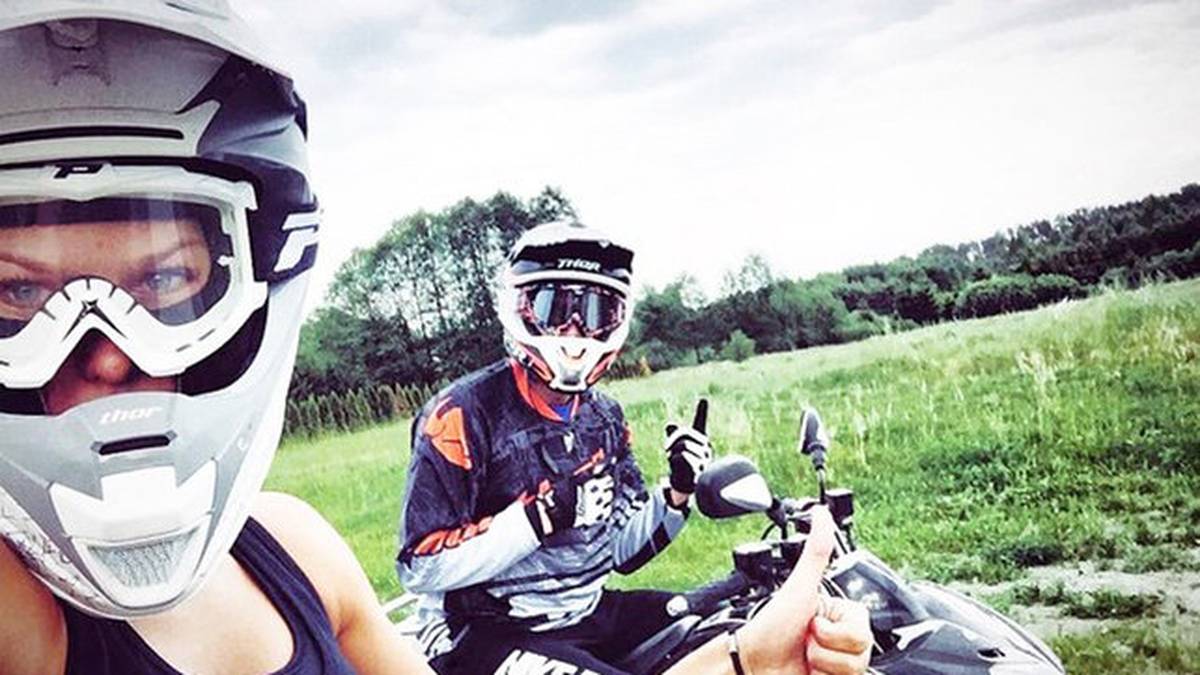 Mit ihr gibt er auch abseits des Fußballplatzes Vollgas - zum Beispiel beim Quad-Fahren