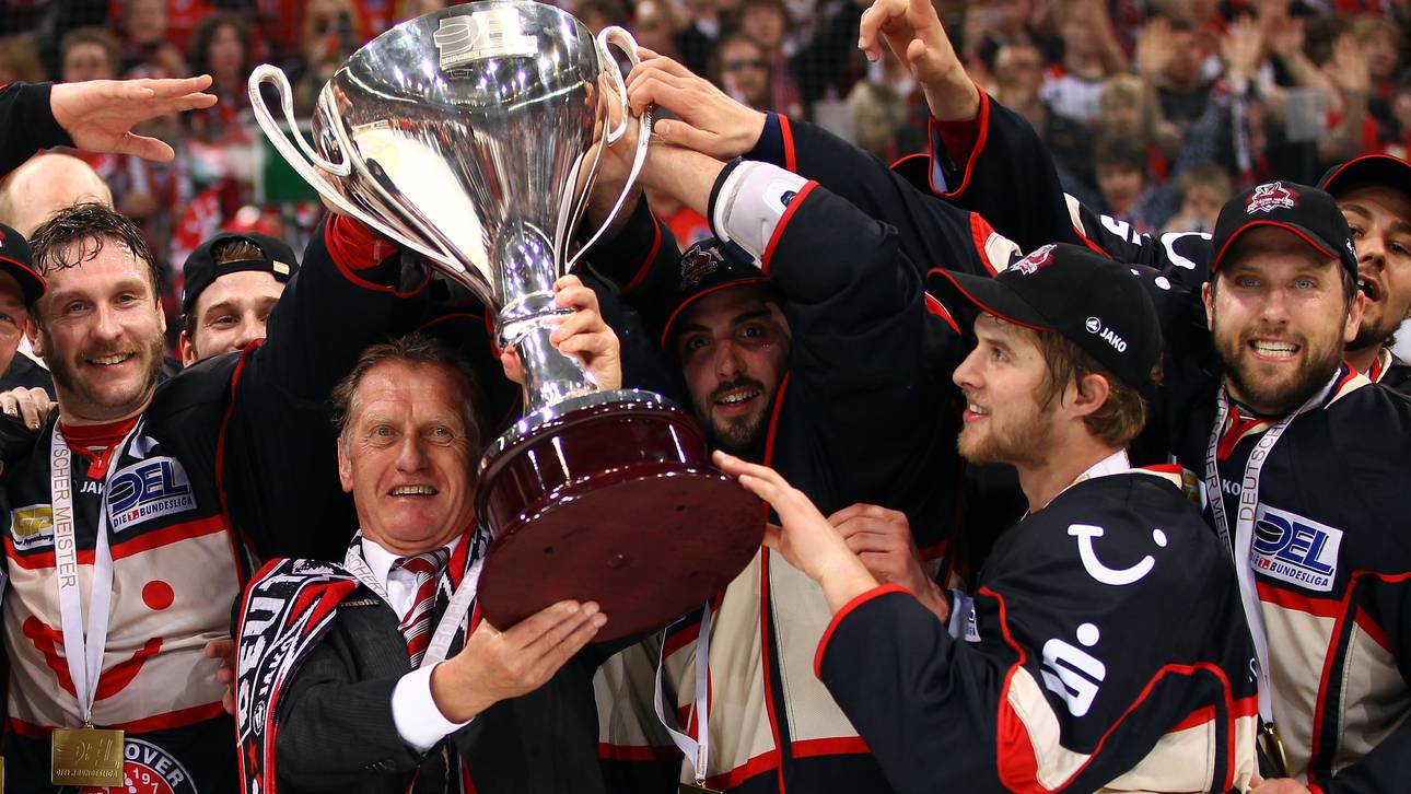 Hans Zach führte die Hannover Scorpions 2010 zum DEL-Titel