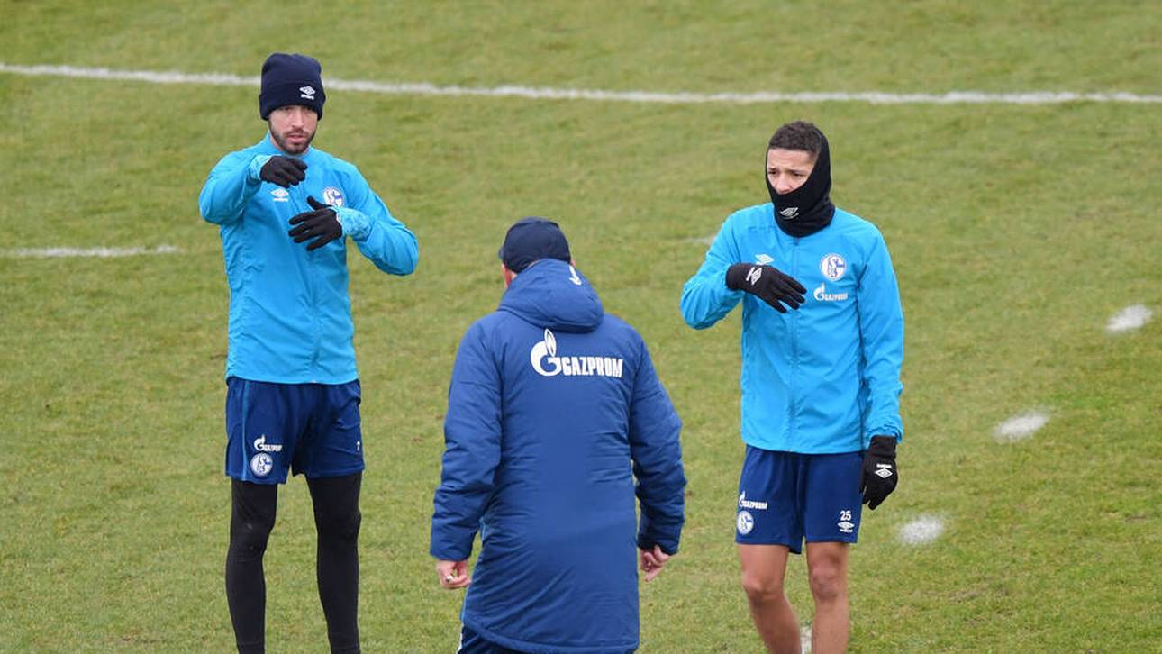 Spieler helfen Gross mit Aufstellung