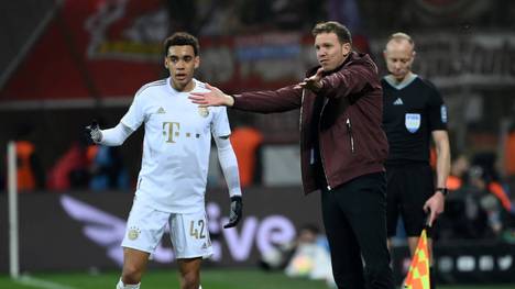 Jamal Musiala ist ein außergewöhnlicher Fußballer, auch für den neuen Bundestrainer Julian Nagelsmann. Der schwärmt von seinem Schützling und will den Druck von seinen Schultern nehmen.