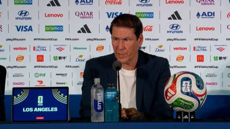 Belgiens Trainer Rudi Garcia reagiert auf die Auswechslung von Thibaut Courtois im WM-Viertelfinale gegen Spanien, die offenbar gegen den Willen des Torhüters vollzogen wurde.