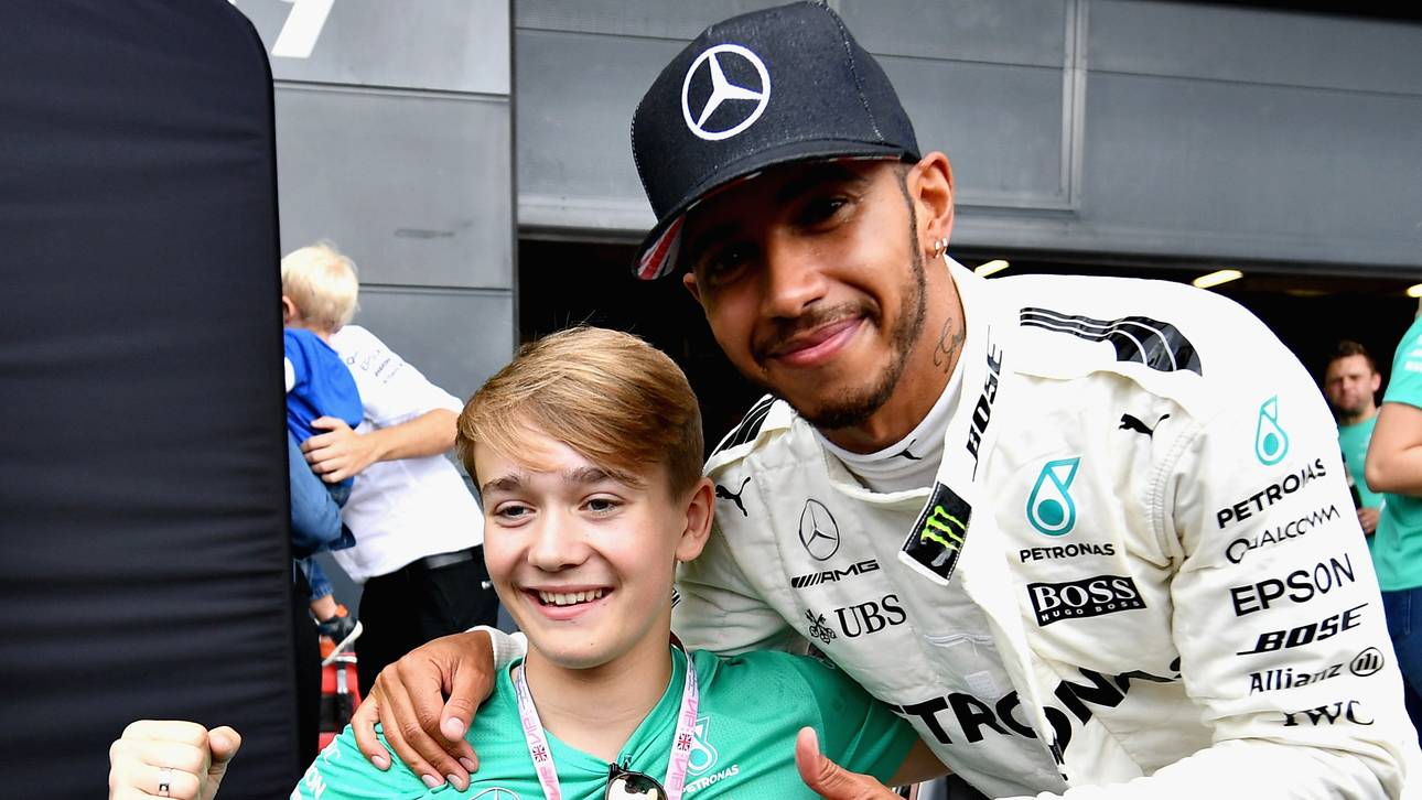 Hamilton widmet Monger den Sieg