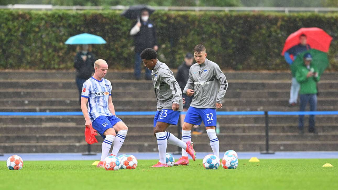 Kumpel Dennis Jastrzembski (li.) feierte vor Jessic Ngankam sein Bundesliga-Debüt