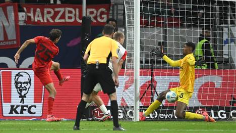 Kaua Santos zei dat hij graag een show wilde spelen met de platenmeester van zijn klasparades en een Extralob van Thomas Müller wilde bekijken. Dit is de Braziliaan van de verloren Kevin Trapp. 
