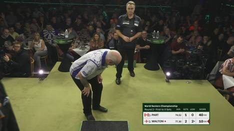 John Walton bezwingt John Part mit 3-1 und zieht damit bei der World Senior Darts Championship 2022 ins Viertelfinale ein.