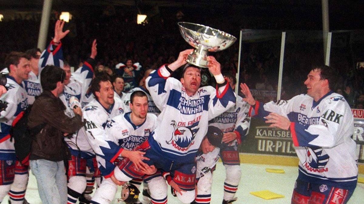 1996/97 - ADLER MANNHEIM - Kassel Huskies 3:0: 1997 beginnt die Ära der Mannheimer. Im Finale lassen die Adler den Kassel Huskies keine Chance. Es ist für Mannheim die erste von vier Meisterschaften in fünf Jahren
