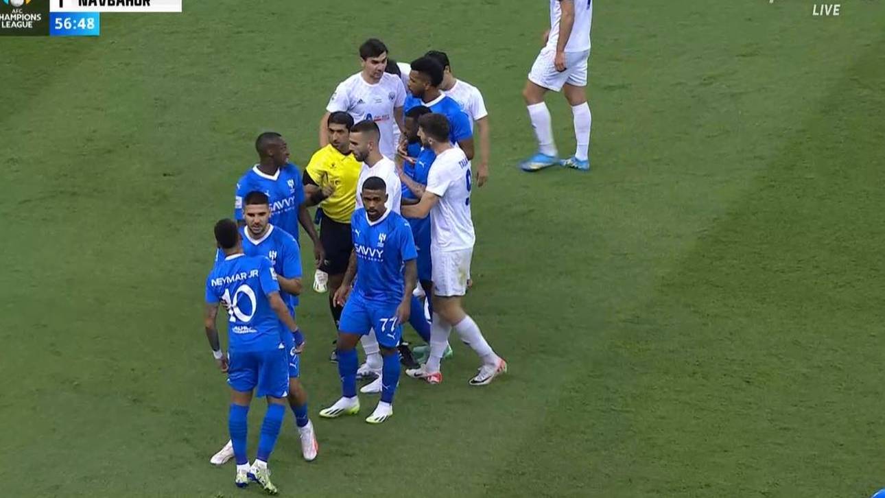 Neymar geriet mit seinem Gegenspieler aneinander