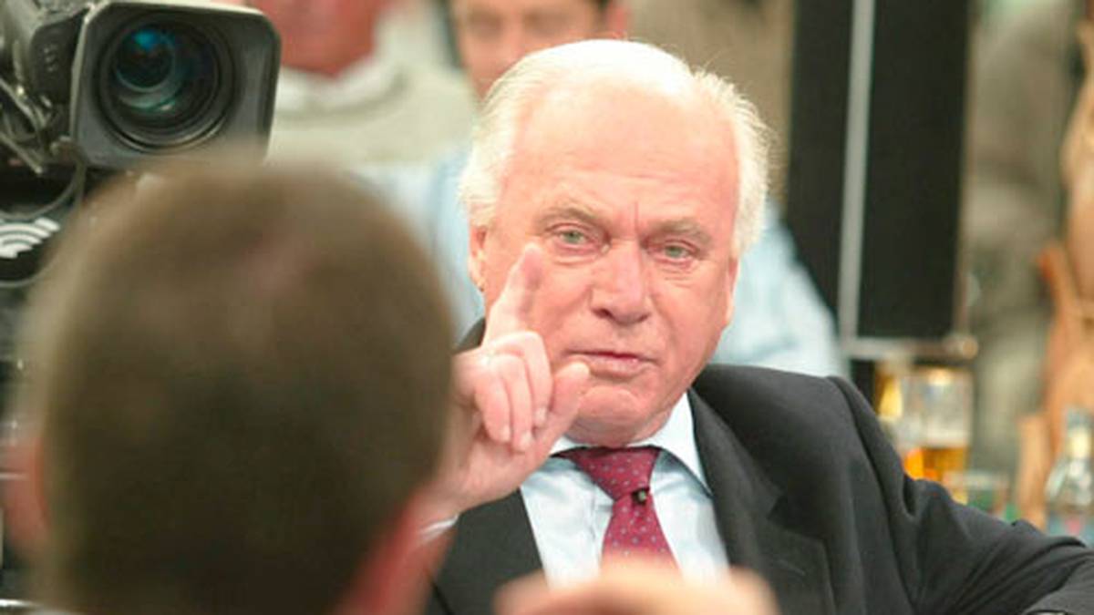 Entschlossen, geradlinig und immer für einen guten Spruch zu haben: So war Udo Lattek dem deutschen Fußballpublikum seit Jahrzehnten bekannt