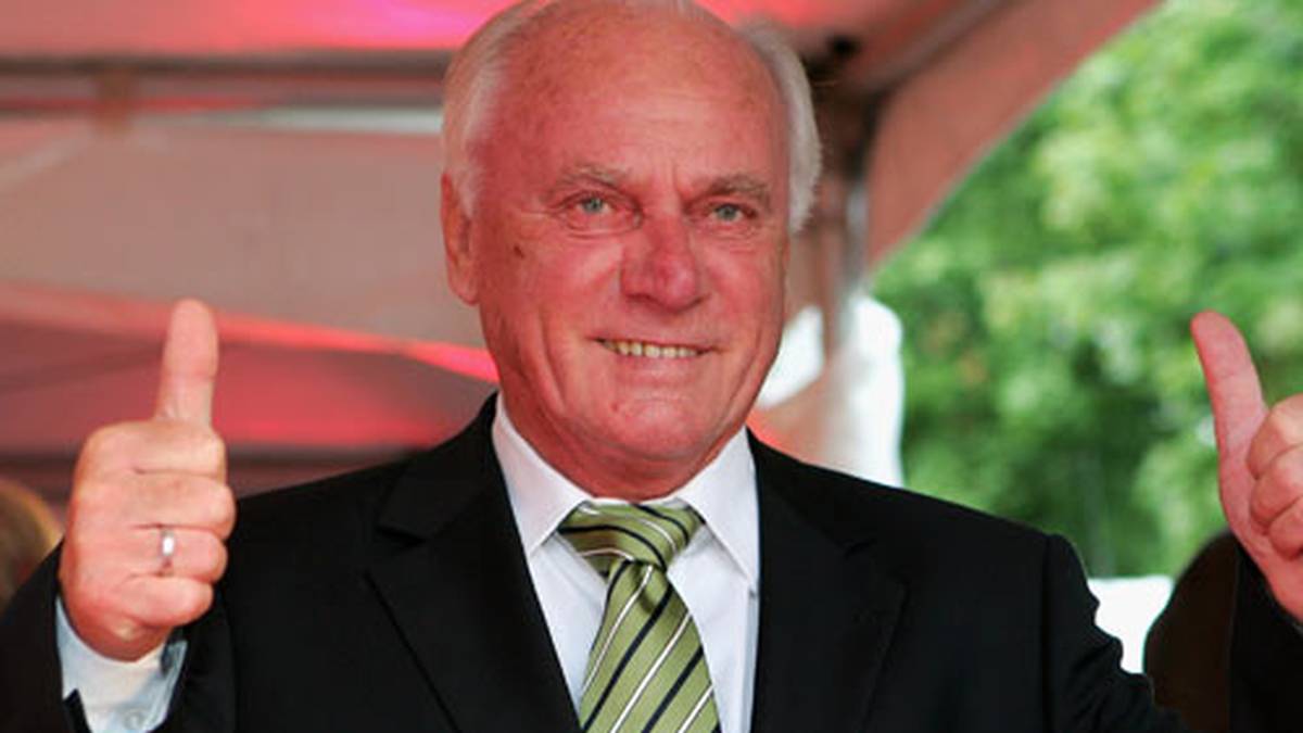 Erst am 16. Januar hatte er seinen 80. Geburtstag. SPORT1 blickt auf eine bewegte Zeit auf und außerhalb des Platzes zurück