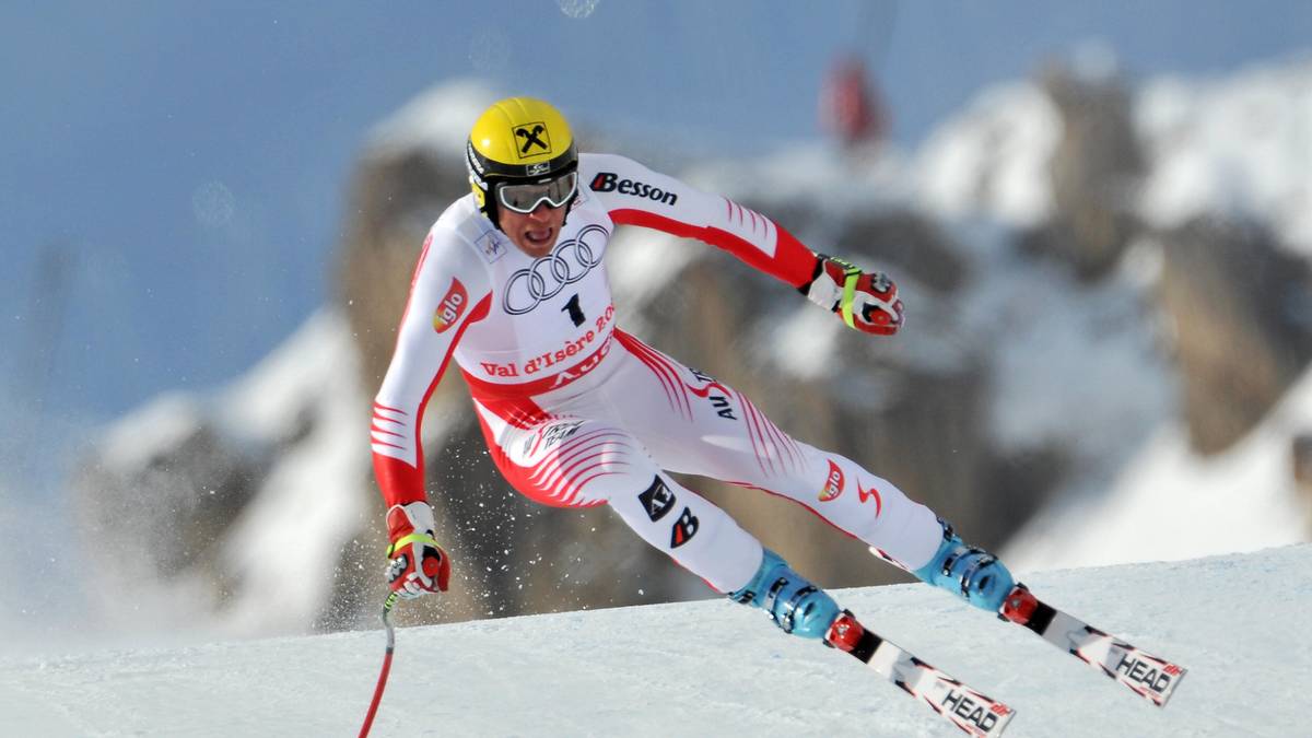 Bei 269 Starts im Weltcup kam er unfassbare 96 Mal aufs Podium, 59 Mal davon stand er ganz oben. Dazu gewann er noch drei WM-Titel (Beaver Creek 1999/Super-G, Abfahrt, Bormio 2005/Riesenslalom) und fünf Mal den Gesamtweltcup (1997/98,1998/99, 1999/00, 2000/01, 2003/04)