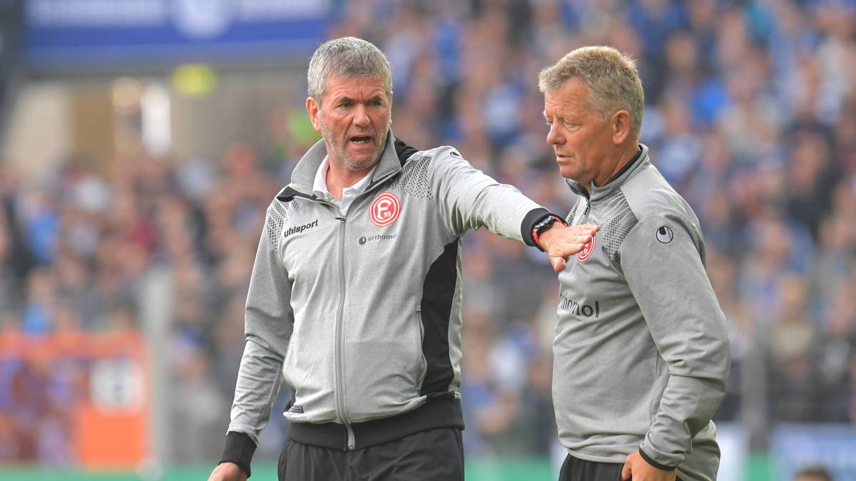 FREITAG, 6. OKTOBER: In Düsseldorf ist man vom sich anbahnenden Verlust von Co-Trainer Hermann nicht begeistert. "Es ist noch nichts klar. Fakt ist, dass wir im Verein noch darüber sprechen müssen", sagt Trainer Friedhelm Funkel zu SPORT1