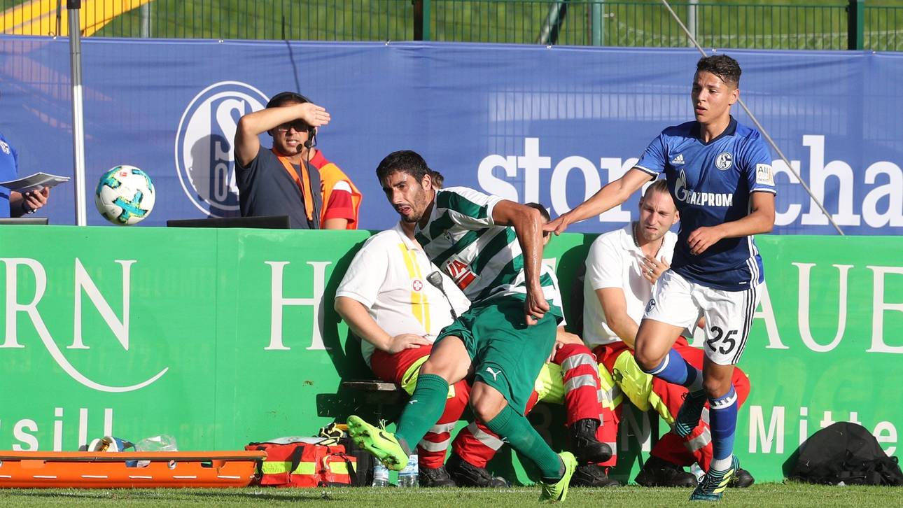 Kurioses Eigentor lässt S04 jubeln