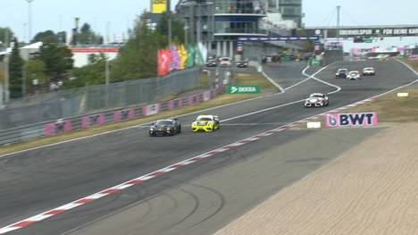 Am Sonntag stand am Nürburgring das zweite Rennen der vierten Runde der ADAC GT4 Germany auf dem Programm. Am Ende triumphierten Lachlan Robinson und der deutsche Denny Berndt.