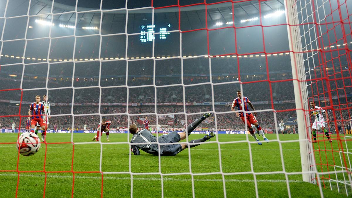 2. Für beide Teams steht individuell einiges auf dem Spiel. Bayern will sich vor den entscheidenden Champions-League-Wochen erst einmal für die jüngste 0:2-Niederlage gegen Gladbach rehabilitieren. Zumal in der Liga nach dem BVB mit Bayer Leverkusen schon das nächste Topteam wartet