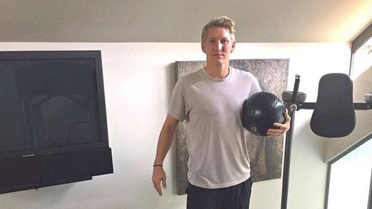 Auf dem Fußballplatz sucht man ihren Mann Bastian Schweinsteiger derzeit vergeblich. Im Fitnessstudio aber ist der Profi von Manchester United regelmäßig zu sehen - wie es sich für einen Weltmeister gehört, der sich noch nicht zur Ruhe setzen will