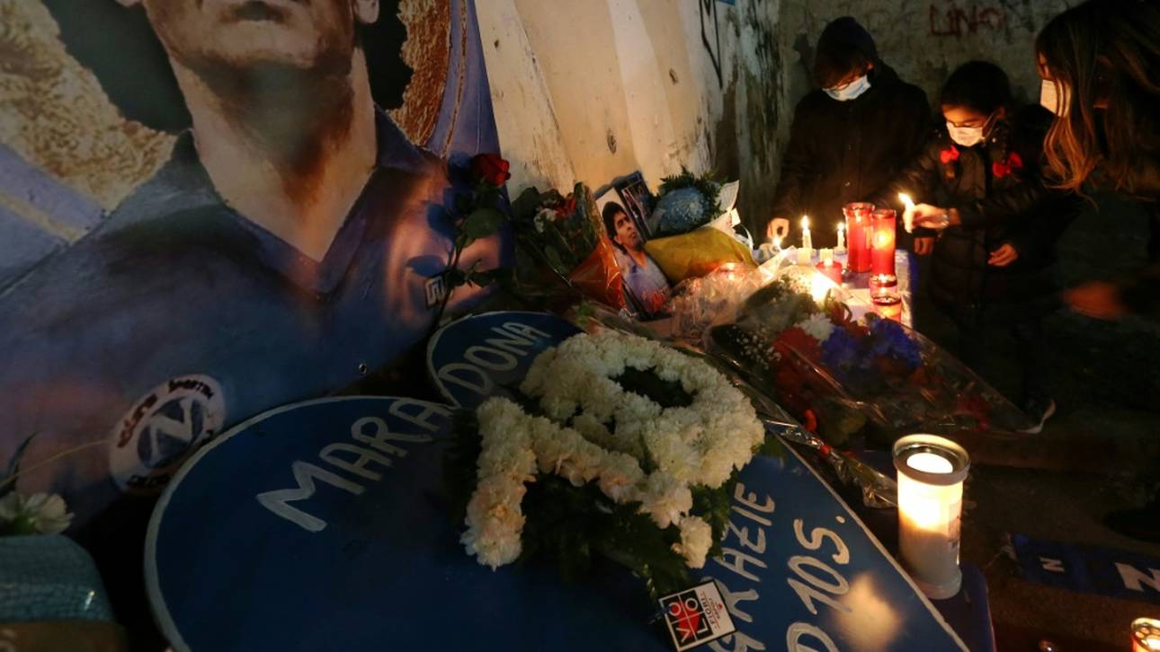 Neapel enthüllt drei Statuen zu Ehren Maradonas