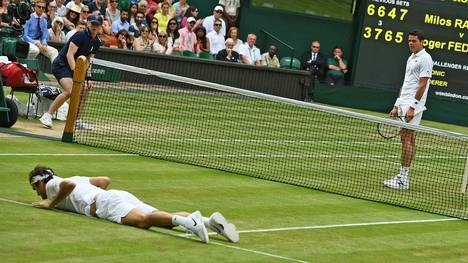 Roger Federer (l.) scheiterte im Halbfinale an Milos Raonic (r.)