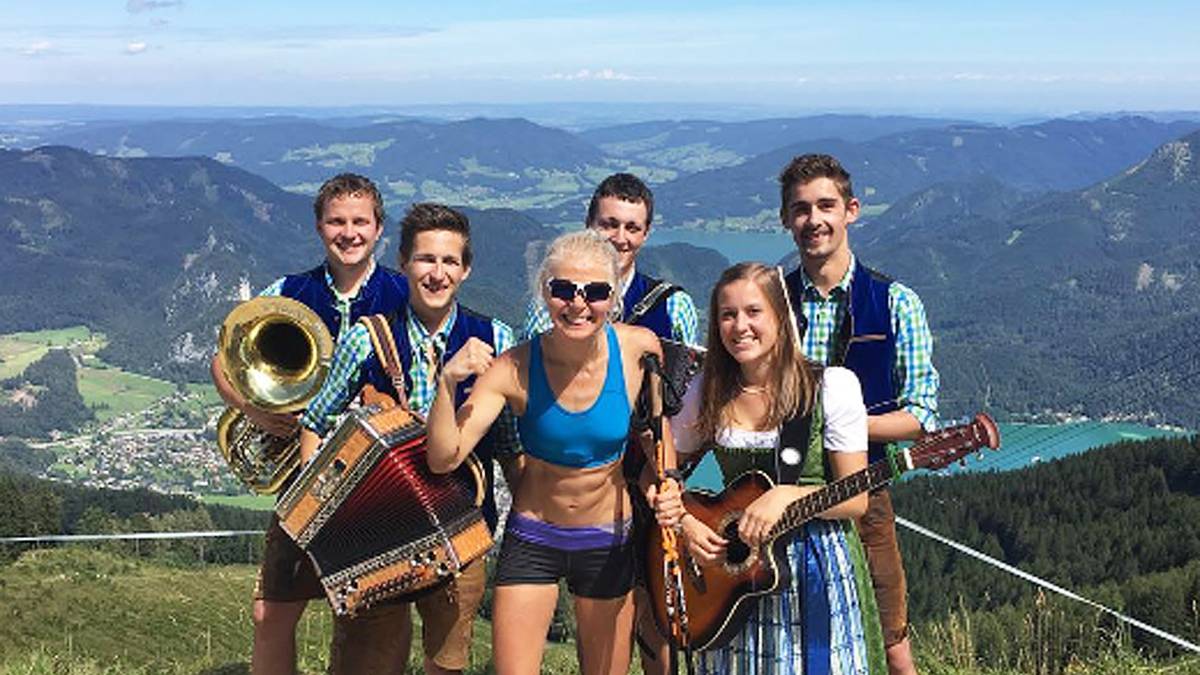 Laukkanen, die in Österreich lebt und gut Deutsch spricht, machte selbst inmitten einer Volksmusikgruppe eine gute Figur - auch ohne Dirndl