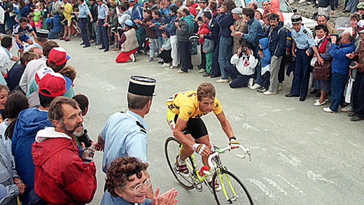 Auf dem Weg zu seinem zweiten Tour-Sieg leidet auch der Amerikaner Greg Lemond. Die Etappe holt sich der schottische Bergfloh Robert Millar