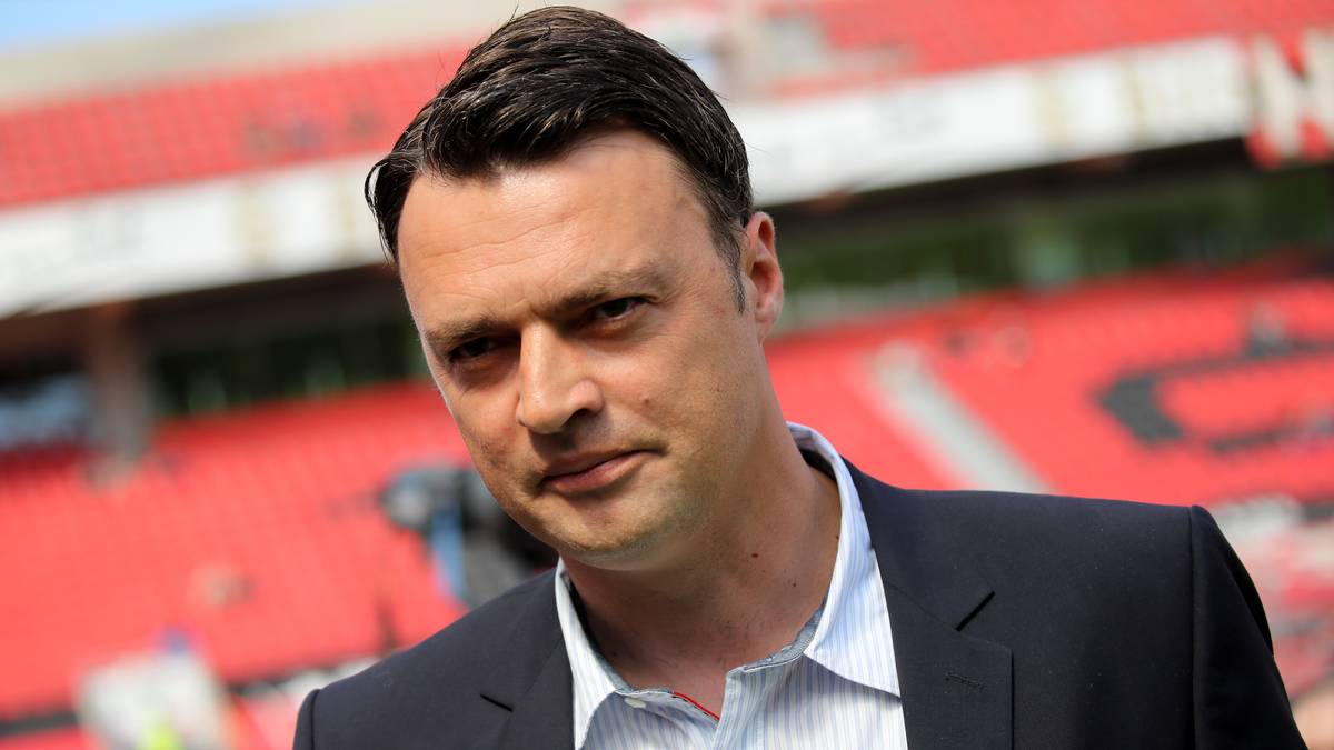 Der Kontakt nach Nürnberg entstand wohl durch Sportvorstand Robert Palikuca, der ebenfalls neu in seinem Amt ist. Der Kroate stellt klare Forderungen an Canadi: "Ich habe dem Trainer einen Zwei-Jahres-Vertrag gegeben, damit er die Mannschaft in dieser Zeit in die Bundesliga führen kann. Das ist meine Erwartungshaltung an ihn"