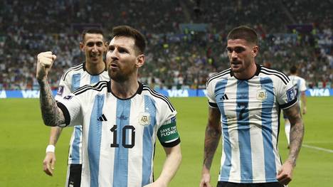 Argentinien hat durch den 2:0-Sieg über Mexiko gute Chancen auf das Achtelfinale. Für die Albiceleste trafen Lionel Messi und Enzo Fernandez.