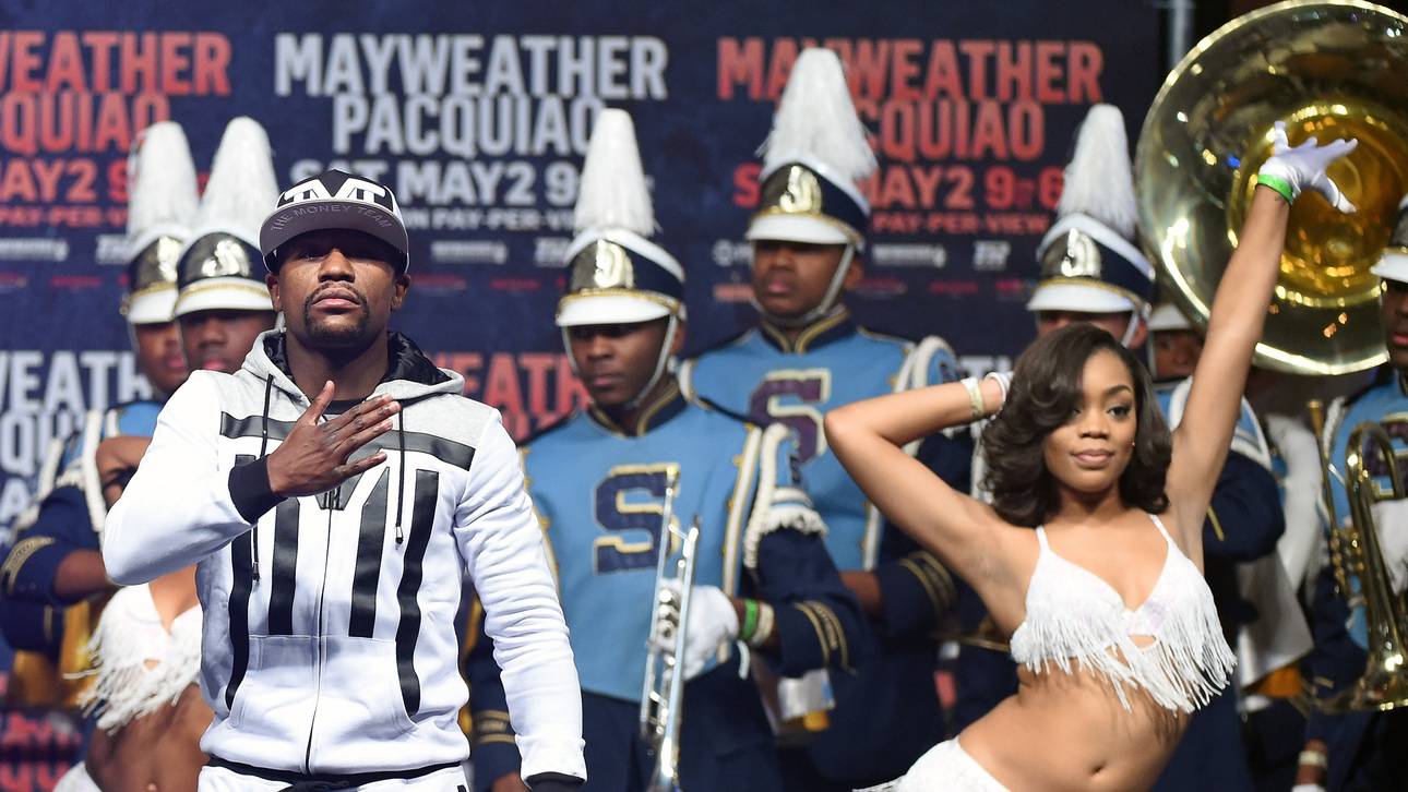 Mayweather läuft mit Fanfaren ein