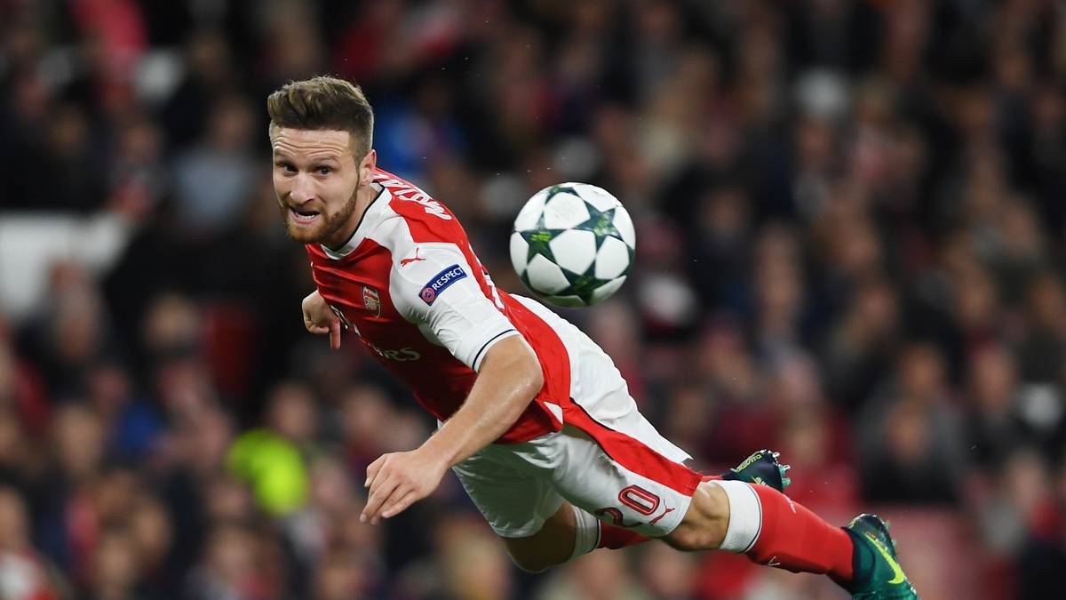 INNENVERTEIDIGUNG - SHKODRAN MUSTAFI: Der Neuzugang hat sich in Arsenals Abwehr festgebissen. Auf dem Niveau von Nationalmannschaftskollege Hummels ist Mustafi aber noch nicht ganz. Vorteil Bayern - 3:0