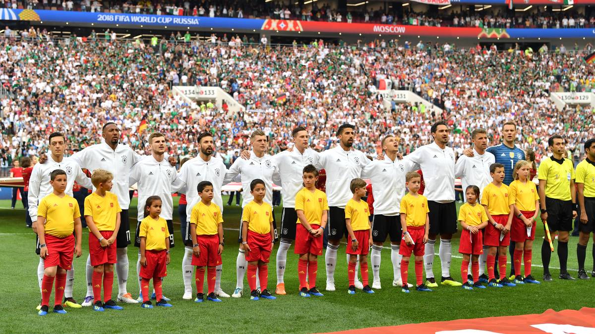 Die deutsche Nationalmannschaft kassiert in ihrem WM-Autakt eine unerwartete 0:1-Pleite gegen Mexiko. Erschreckend schwach präsentieren sich vor allem die vermeintlichen Leistungsträger. Die Einzelkritik von SPORT1