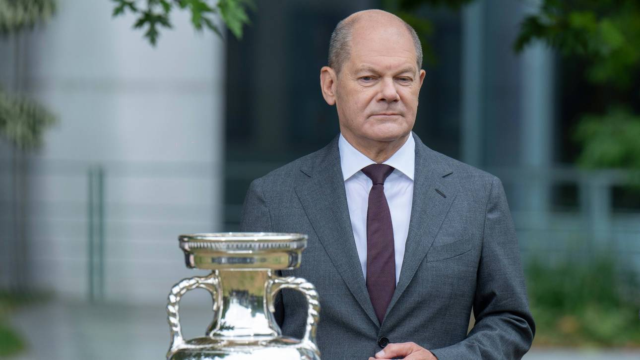 Bundeskanzler besucht DFB-Team