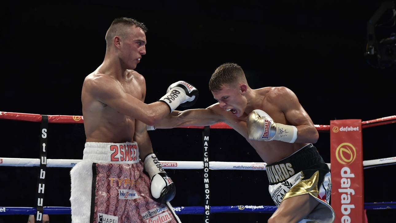 Zu schwer: Boxer macht sich nackig