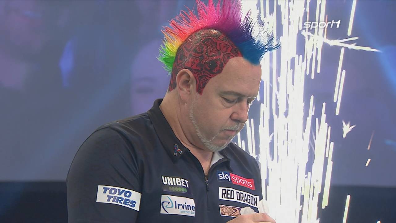 Darts Premier League: Nathan Aspinall besiegt Peter Wright mit 10:7