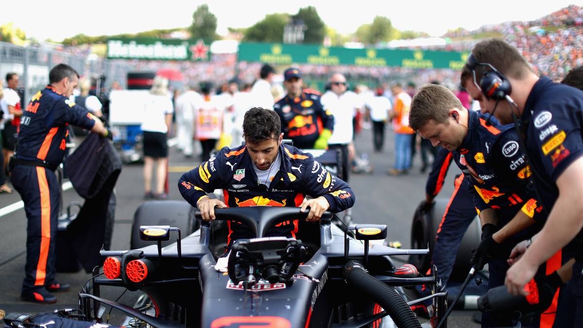 DANIEL RICCIARDO: Note 2- / In den Wochen vor dem Ungarn-GP lief es einige Male nicht nach Wunsch. Für die fehlende Zuverlässigkeit von Red Bull bzw. Motorenpartner Renault kann der Australier aber nichts. Ricciardo holt meistens das Maximum raus und ist stets da, wenn es fette Punkte zu ernten gibt
