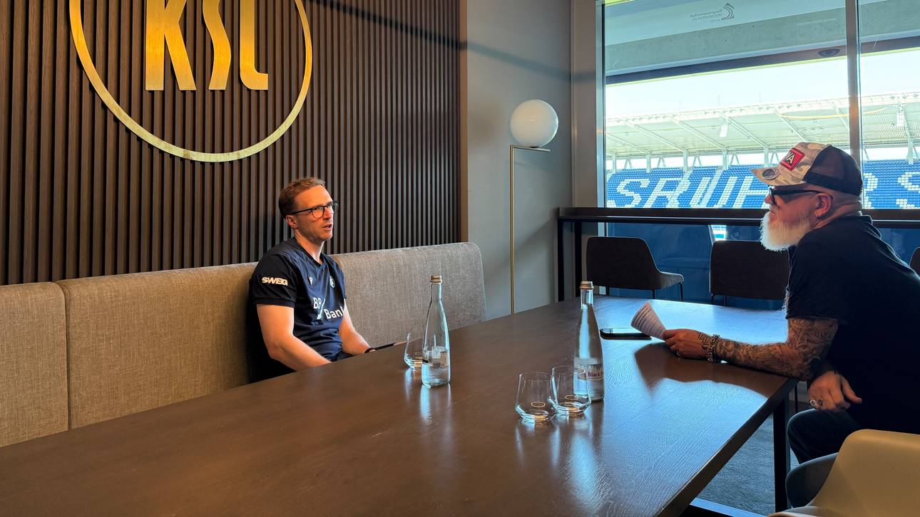SPORT1-Reporter Reinhard Franke (r.) traf KSC-Coach Maximilian Senft (l.)